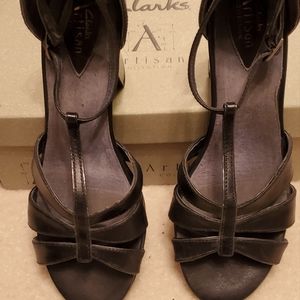 NWT Clarks Artisan Della Strap Black Sandal Stack Look Heel w/ Original Box
